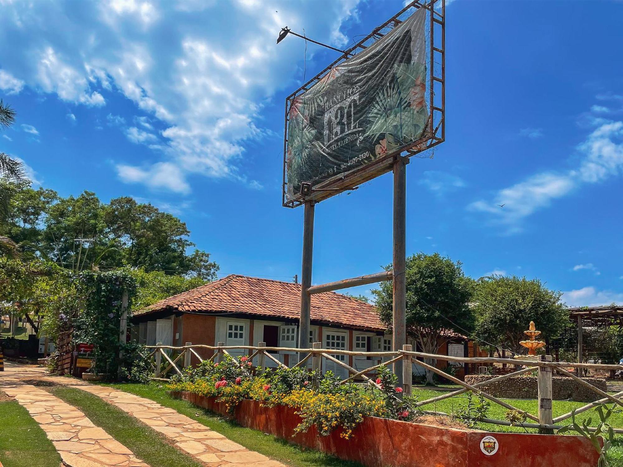 Ranchos 30 Hotel Fazenda Hidrolandia  外观 照片
